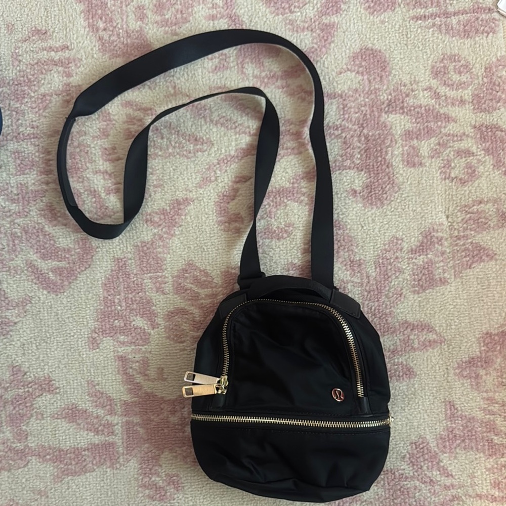 Black Lululemon Crossbody Bag